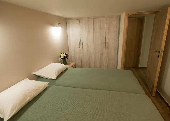 Two Bedroom Apartment With Hidden Garden