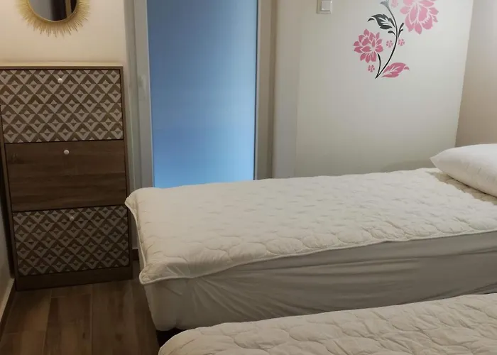Two Bedroom Apartment With Hidden Garden