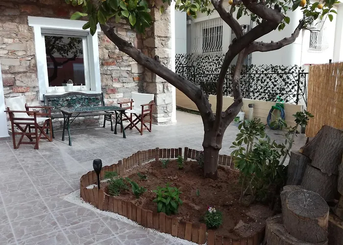 Two Bedroom Apartment With Hidden Garden
