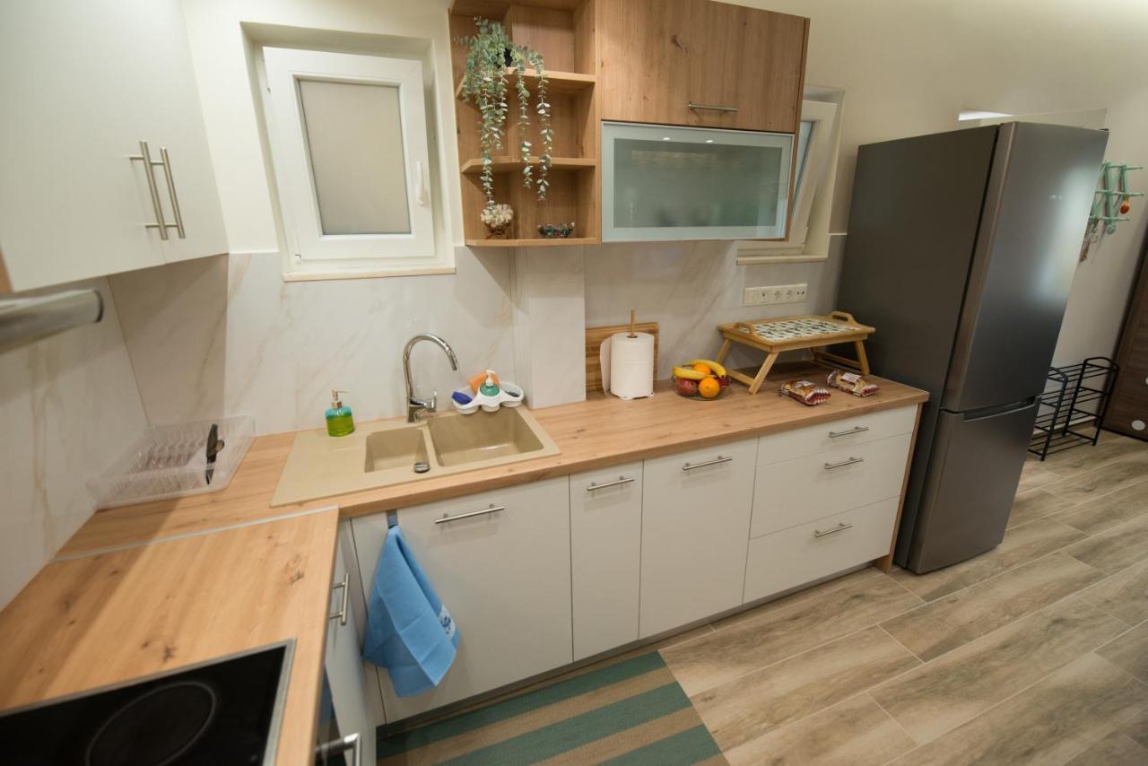 Apartment Two Bedroom With Hidden Garden *