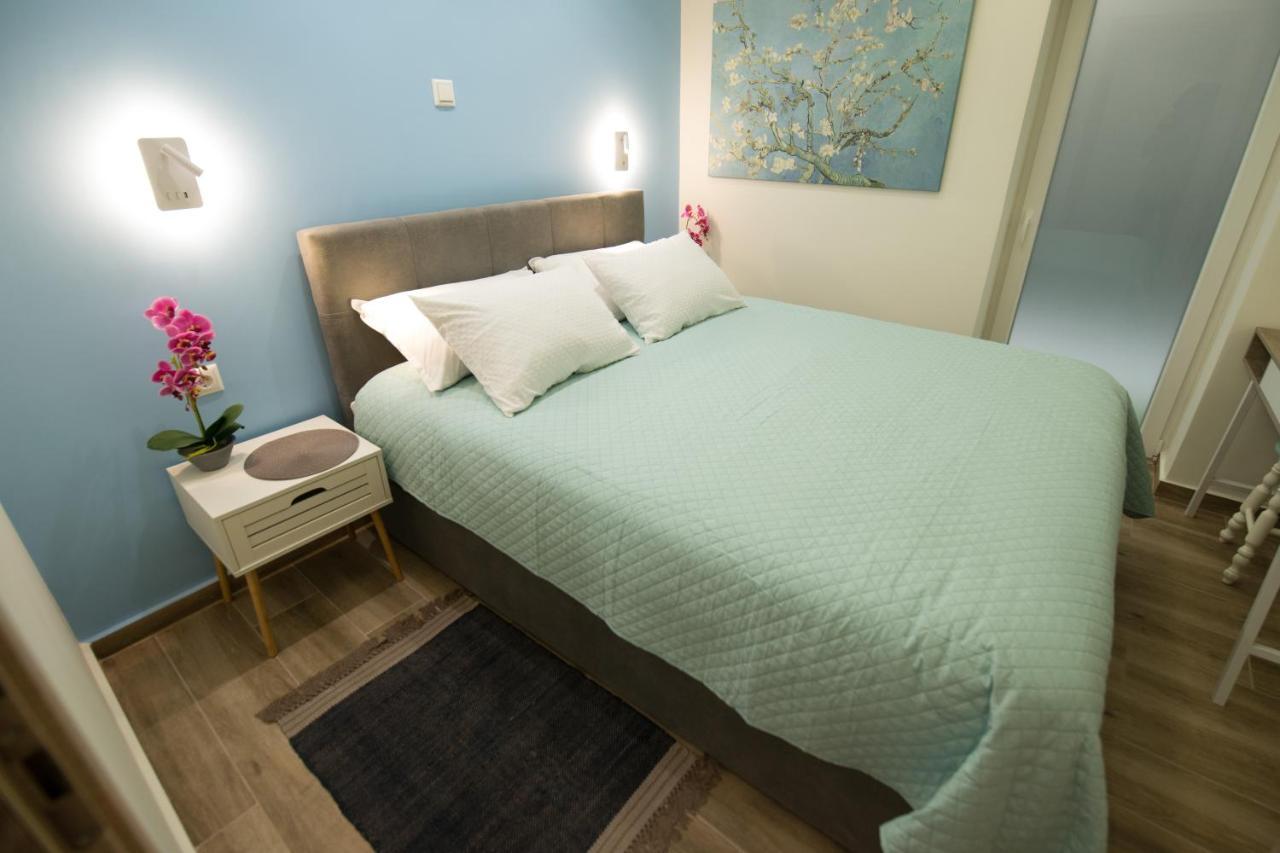 Two Bedroom With Hidden Garden *